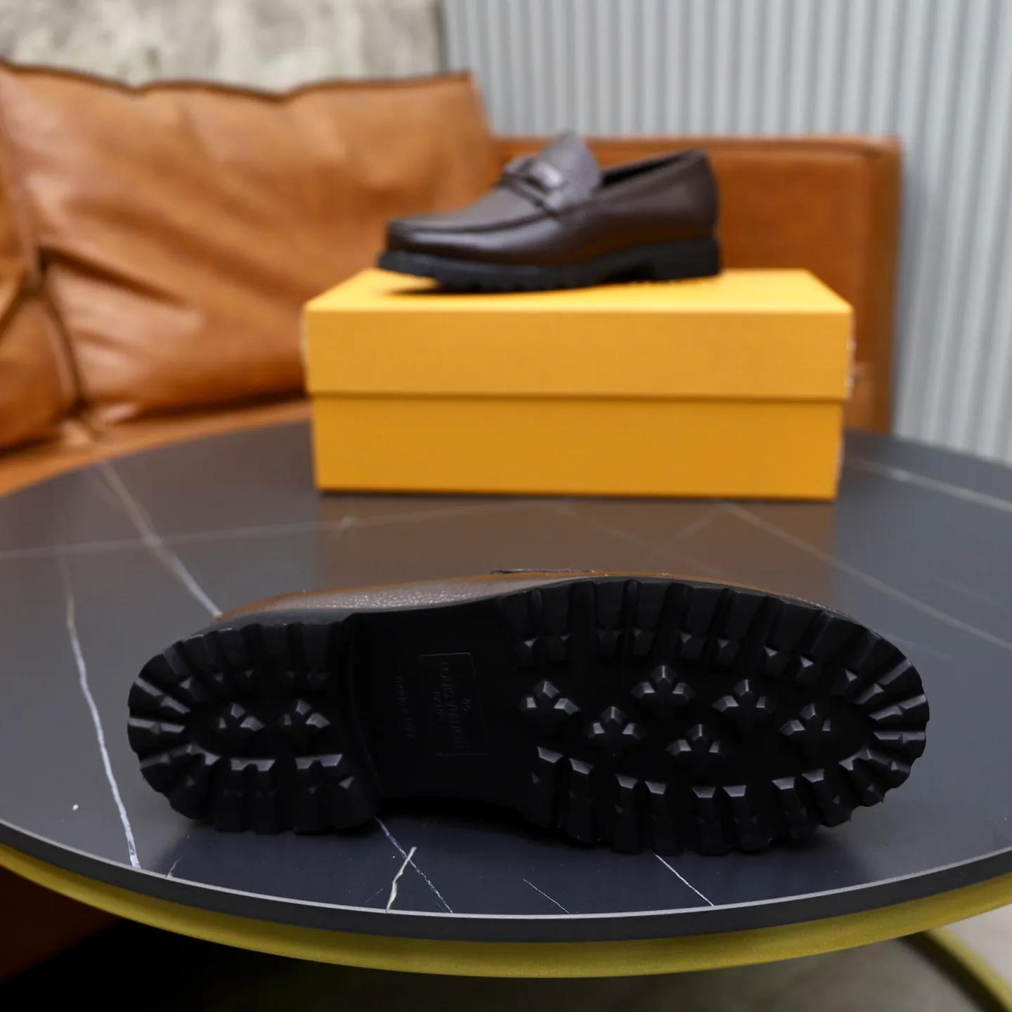 Men's men's shoes💰600💰Louis Vuitton LV men's classic Oxford shoes, men's business formal boutique leather shoes, classic style, almond kernel exquisite toe, ultimate art, the whole shoe is made of imported cow leather (open edge beads), carefully selected, fine pores, excellent gloss, soft texture, strong toughness, durable and not easy to deform, apricot calf leather lining, soft, comfortable, sweat-absorbent and breathable. Foam outsole, original box and dust bag packaging! Size: 38–44 (45/46 customized)